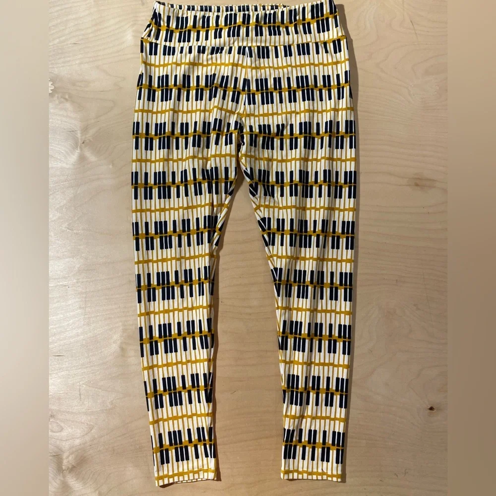 LuLaRoe  Leggings with Black and Gold Pattern Tall & Curvy (PQ)